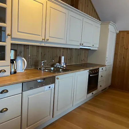 Bright 2-bedroom With Terrace And Fireplace Feriehus *