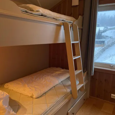 Feriehus Bright 2-bedroom With Terrace And Fireplace *