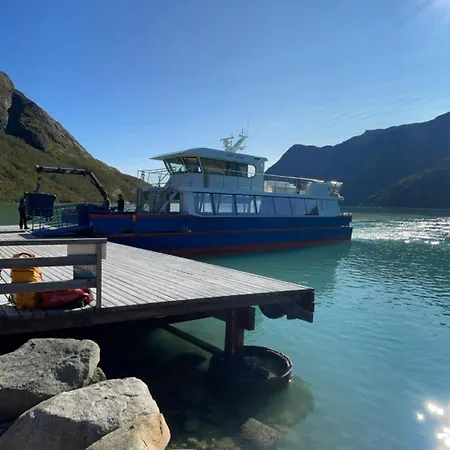 Bright 2-bedroom With Terrace And Fireplace 度假居