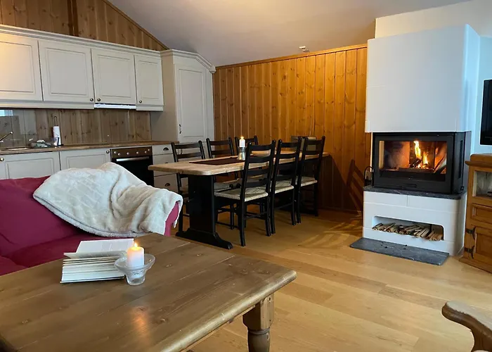 Bright 2-bedroom With Terrace And Fireplace Feriehus *
